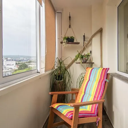 Апартаменти Train Station Flat With Port View Варна