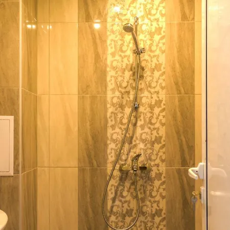 Апартаменти Train Station Flat With Port View Варна