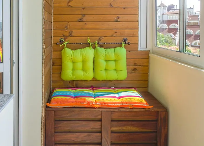 Апартамент Train Station Flat With Port View