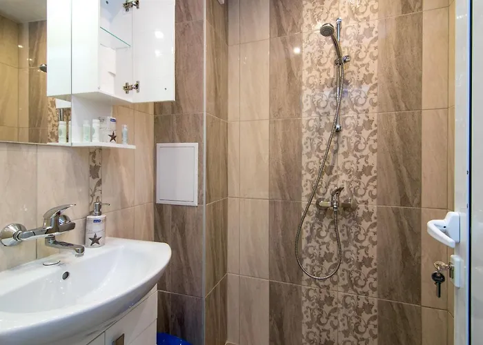 Train Station Flat With Port View *