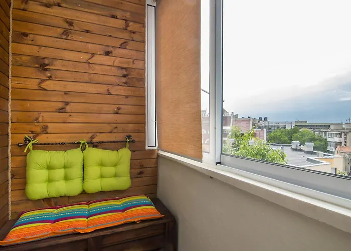 Апартамент Train Station Flat With Port View Варна