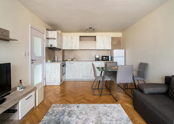 Апартамент Train Station Flat With Port View Варна