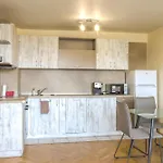 Lejlighed Train Station Flat With Port View *