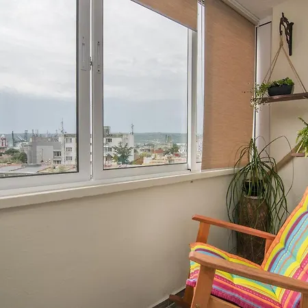 Train Station Flat With Port View Apartment *