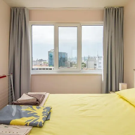 Lejlighed Train Station Flat With Port View