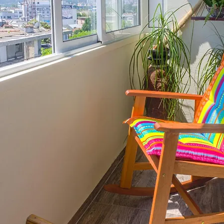 Apartment Train Station Flat With Port View