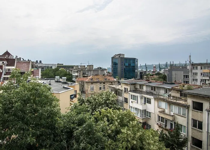 Apartment Train Station Flat With Port View