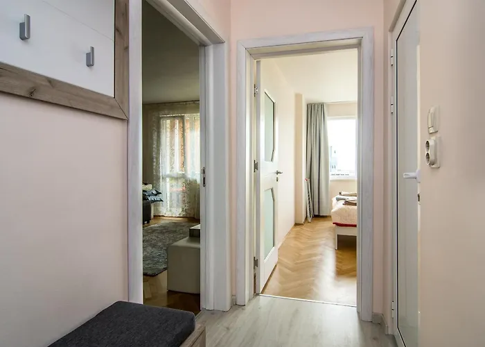 Train Station Flat With Port View *