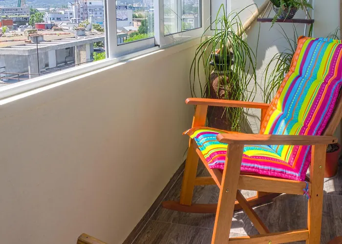 Apartment Train Station Flat With Port View