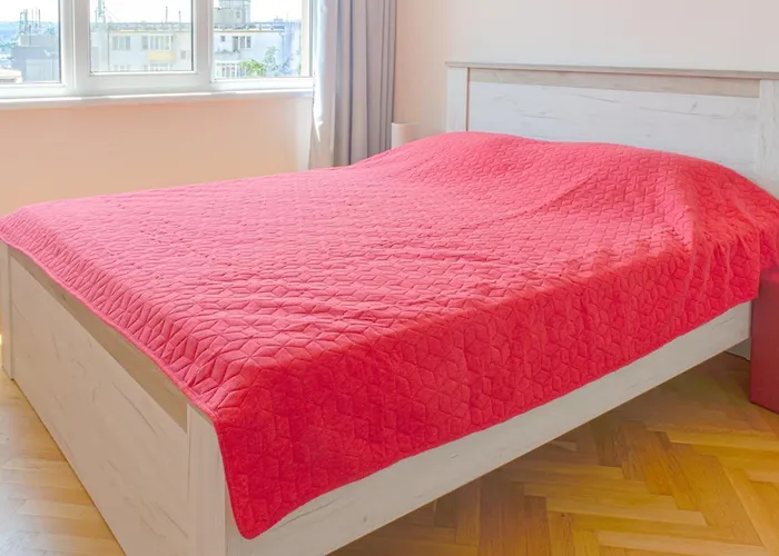 Train Station Flat With Port View Apartment Warna